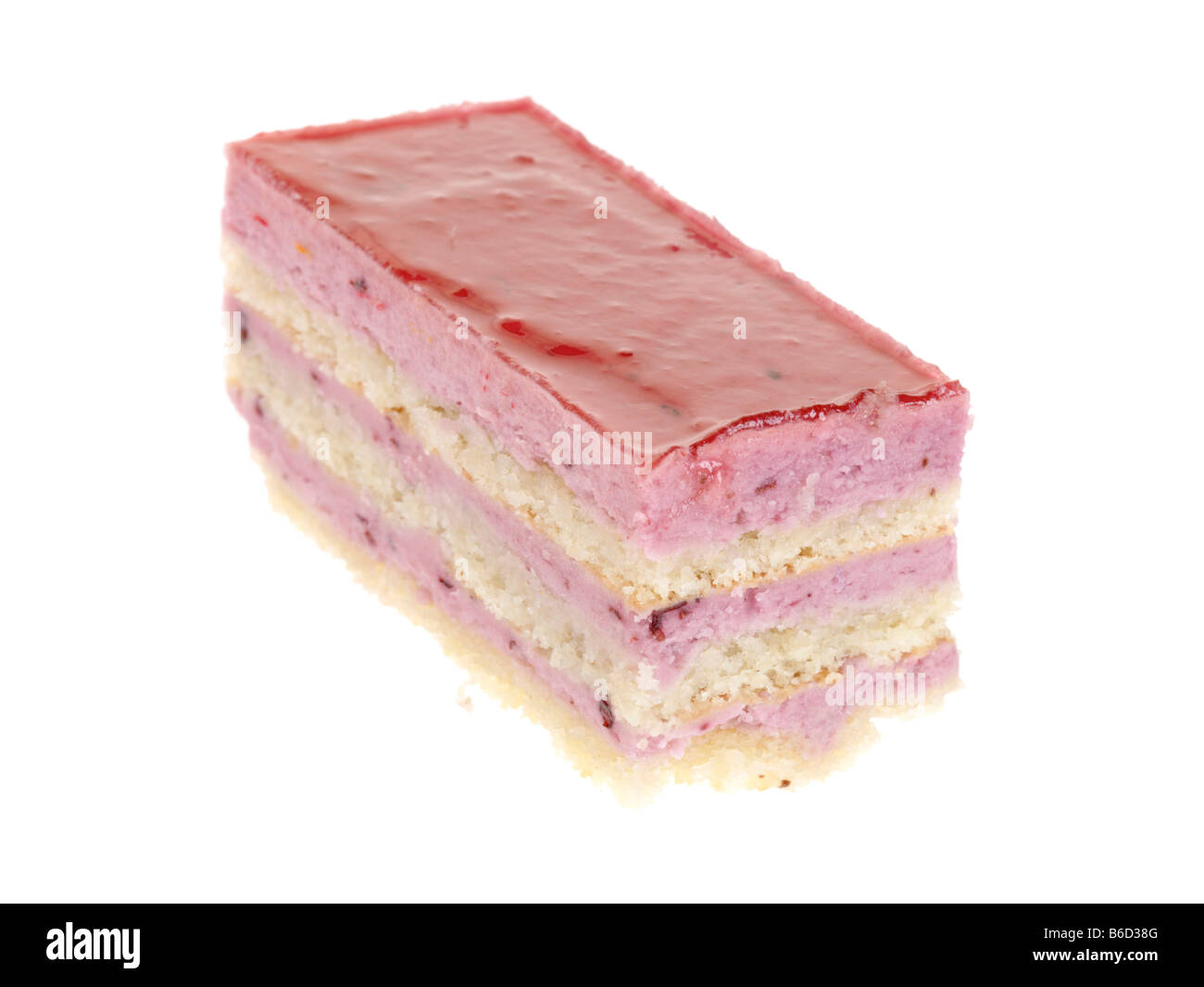 Lusso fresco Petits Fours Aux Torta di frutta dessert isolata contro uno sfondo bianco con nessun popolo e un tracciato di ritaglio Foto Stock