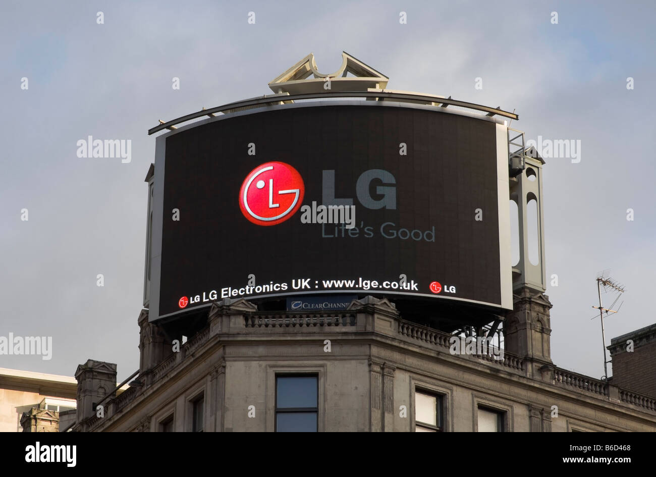 Logo LG sul tabellone elettronico che sovrasta il Trocadero di Londra solo uso editoriale Foto Stock