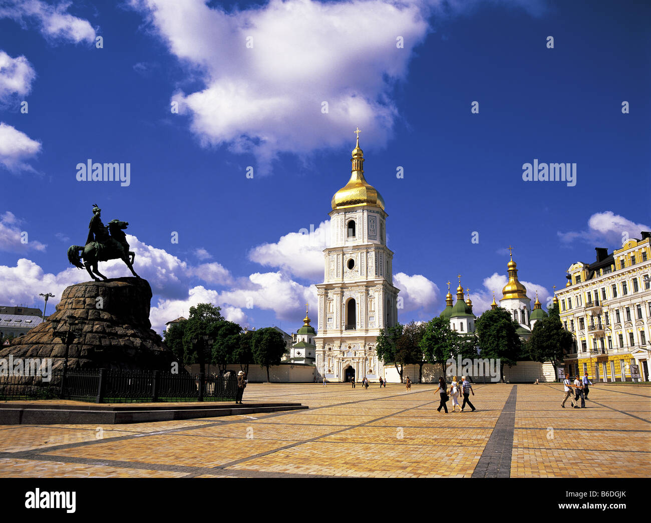 Sofiyska Square e St. Sophia cattedrale, Kiev, Ucraina Foto Stock