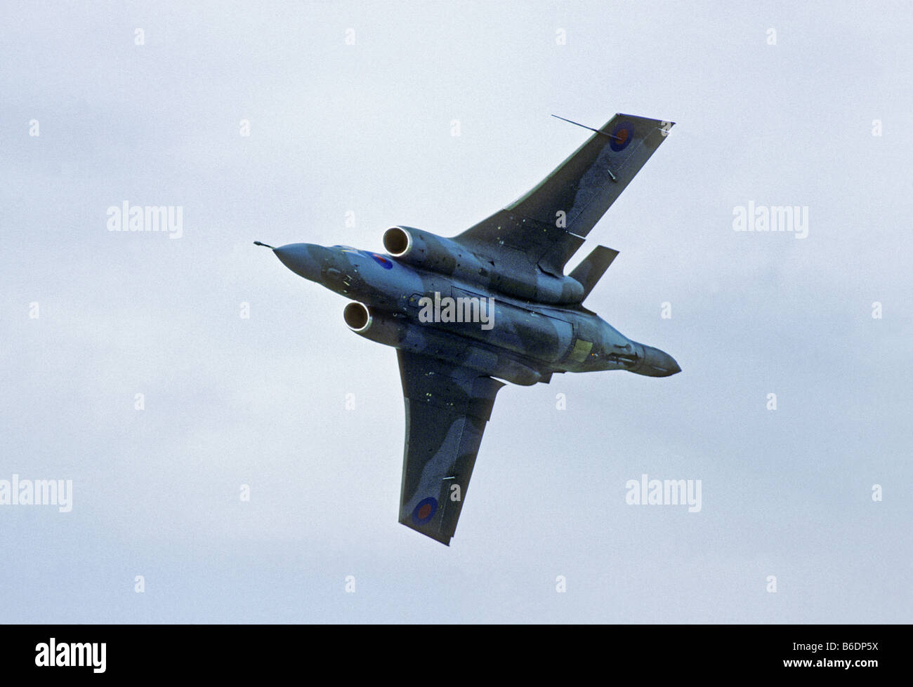 RAF Blackburn Buccaneer Livello Basso Strike Aircraft sul display di volo a Biggin Hill Fiera dell'aria Foto Stock