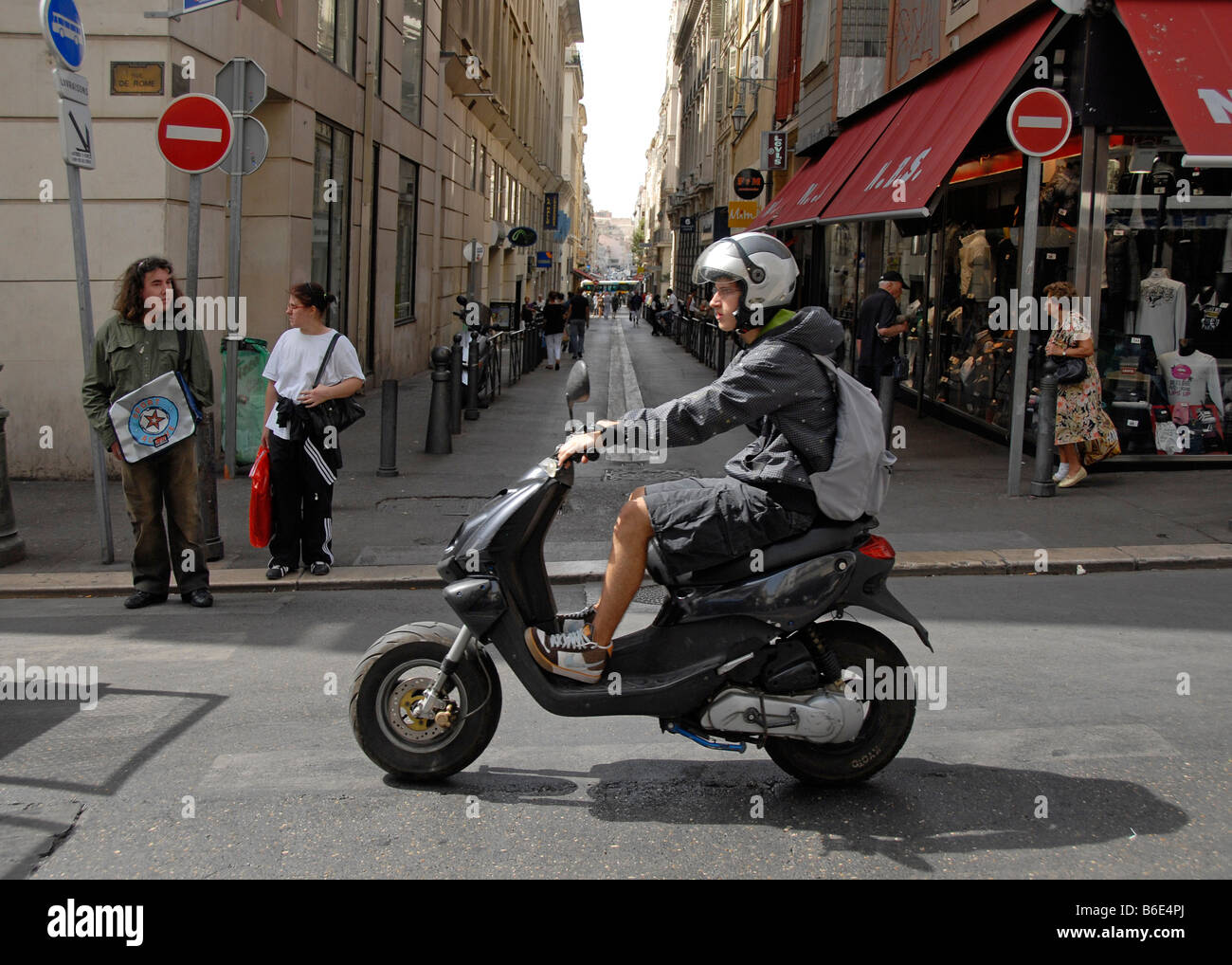 French scooter scooters immagini e fotografie stock ad alta risoluzione -  Alamy