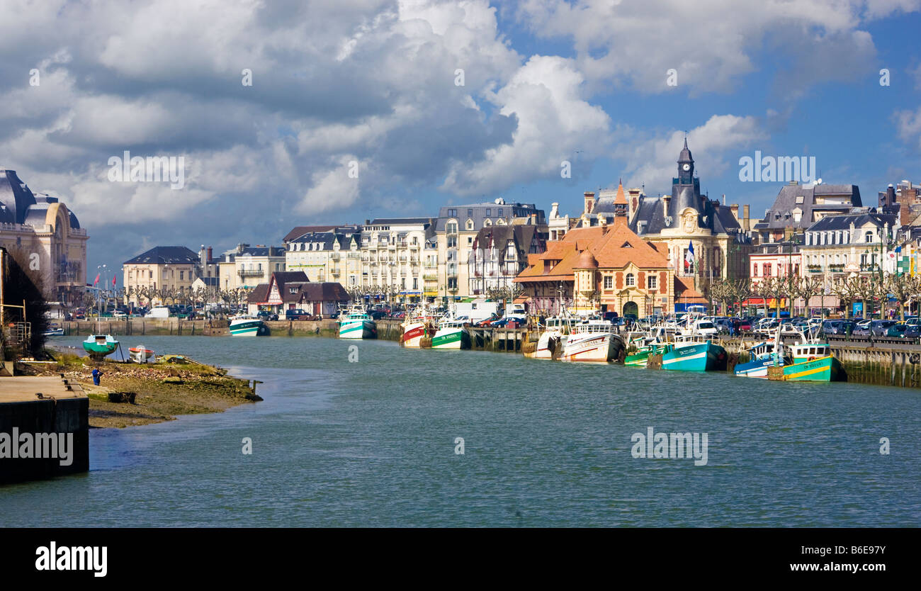 Trouville sur mer e il fiume Touques, Calvados, Normandia, Francia Foto Stock