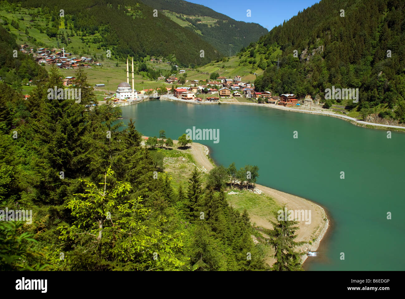 Trabzon Uzungol del lago di montagna e villaggio del Piccolo Caucaso Montagne Foto Stock
