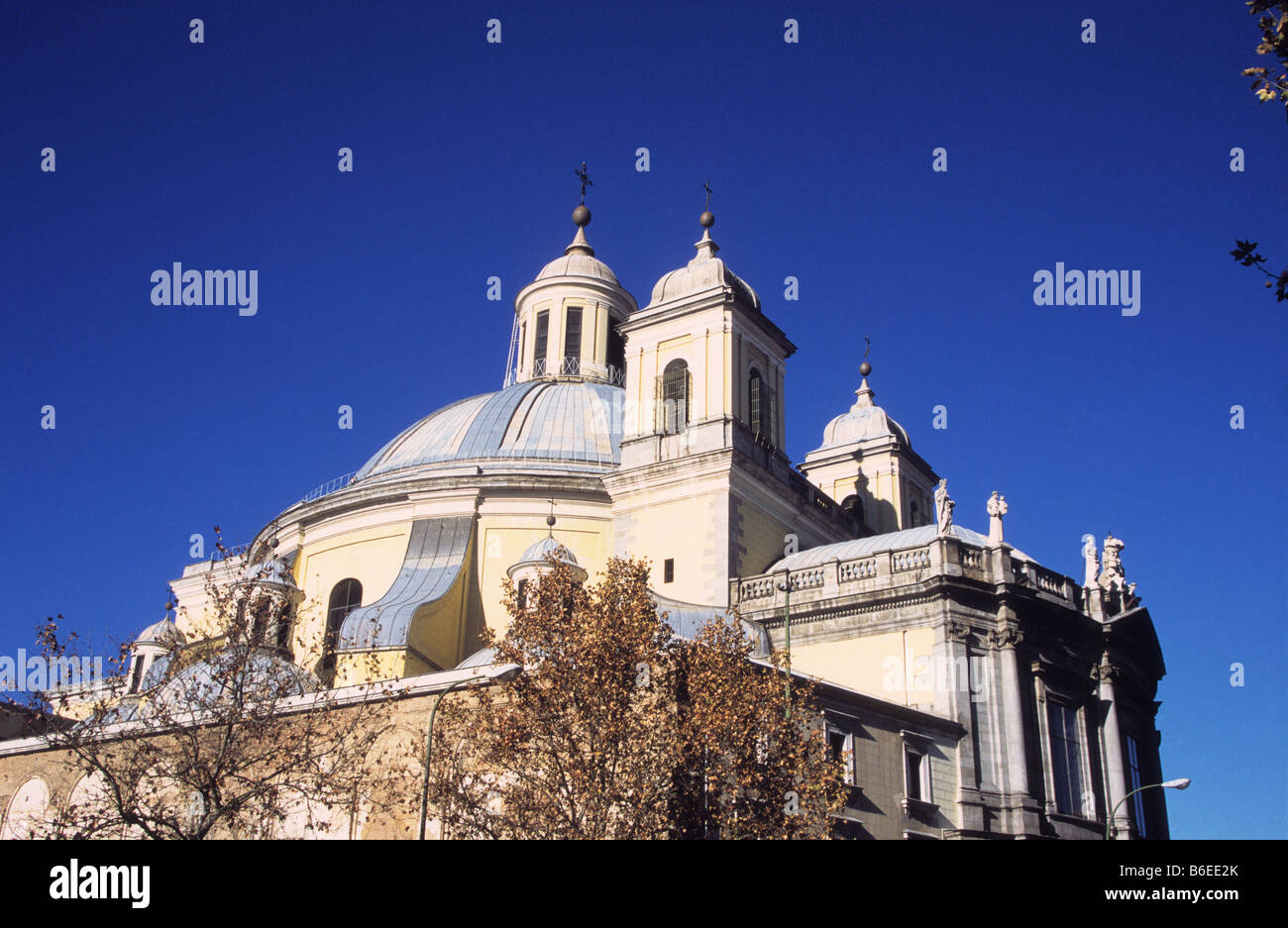 Dettaglio delle cupole e delle torri della Basilica reale di San Francesco il grande / Real Basílica de San Francisco el grande, Madrid, Spagna Foto Stock