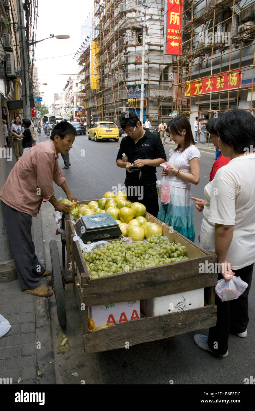 Cina Shanghai venditore pomelo 2007 Foto Stock