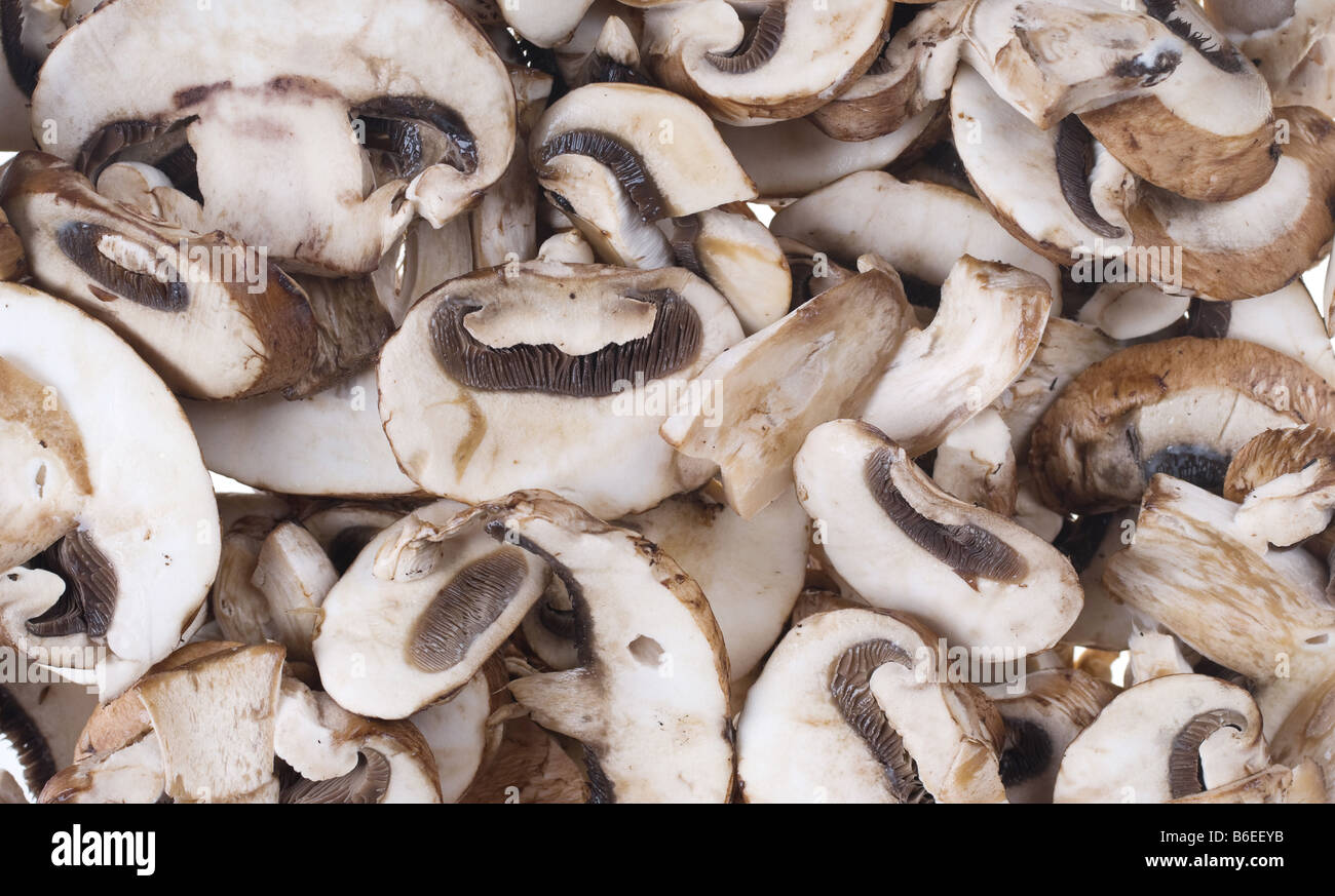 Grande immagine di sfondo di fresca di funghi tagliati a fettine Foto Stock