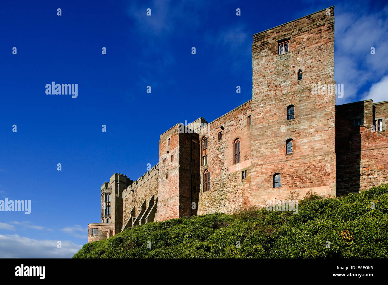 Bamburgh castello normanno dal primo Baron Armstrong Northumberland UK Gran Bretagna Foto Stock