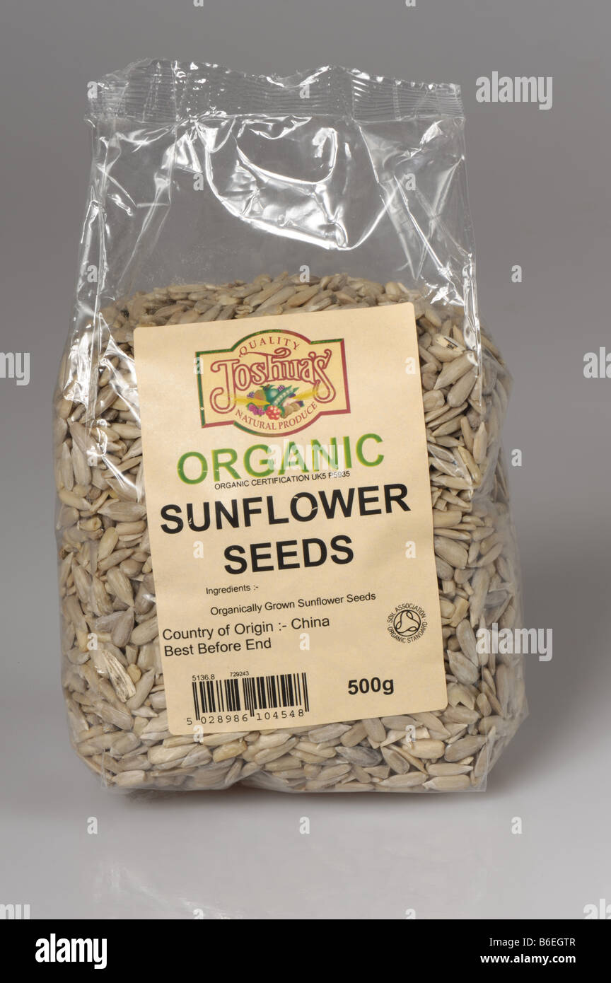 Organici di semi di girasole come venduto in salute negozi di alimentari coltivati in Cina Foto Stock