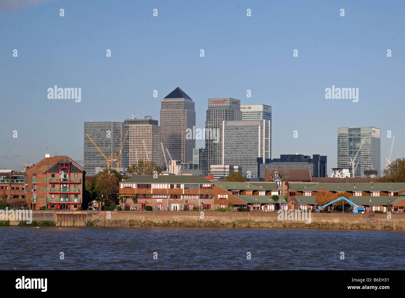 Vista da Greenwich sulla riva sud del fiume Tamigi verso docklands & Canary Wharf, Londra. Foto Stock
