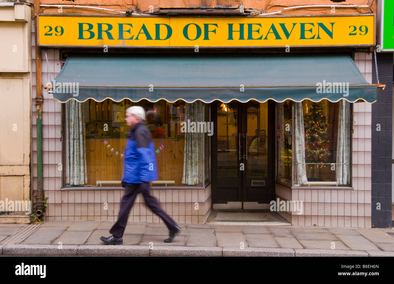 Pane del cielo cafè sulla strada principale di Pontypool Lancaster South Wales UK Foto Stock