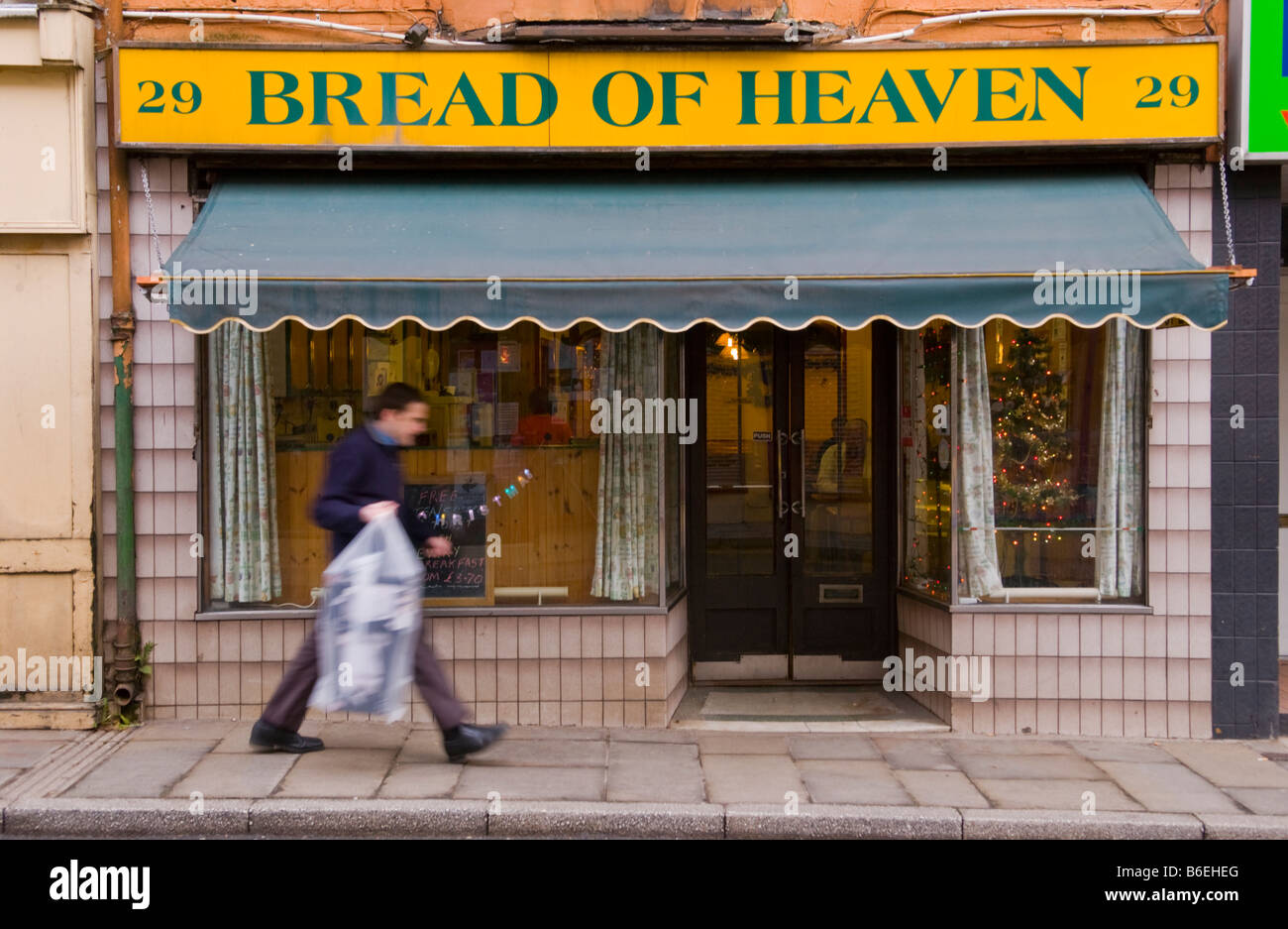 Pane del cielo cafè sulla strada principale di Pontypool Lancaster South Wales UK Foto Stock