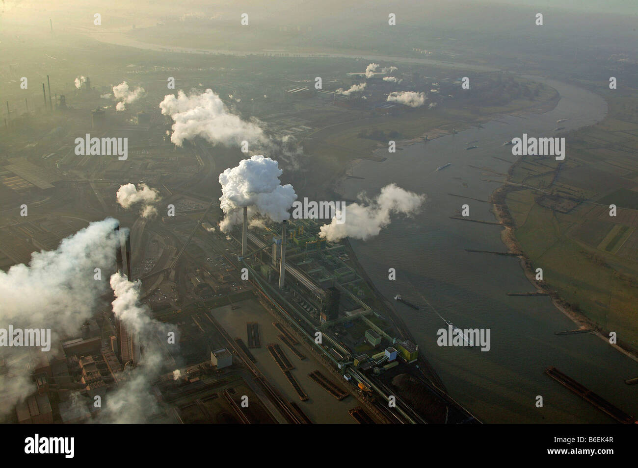 Fotografia aerea, Thyssen Krupp Stahl AG, Bruckhausen acciaierie e rubinetto di un altoforno, il cambiamento strutturale, spedizione su R Foto Stock