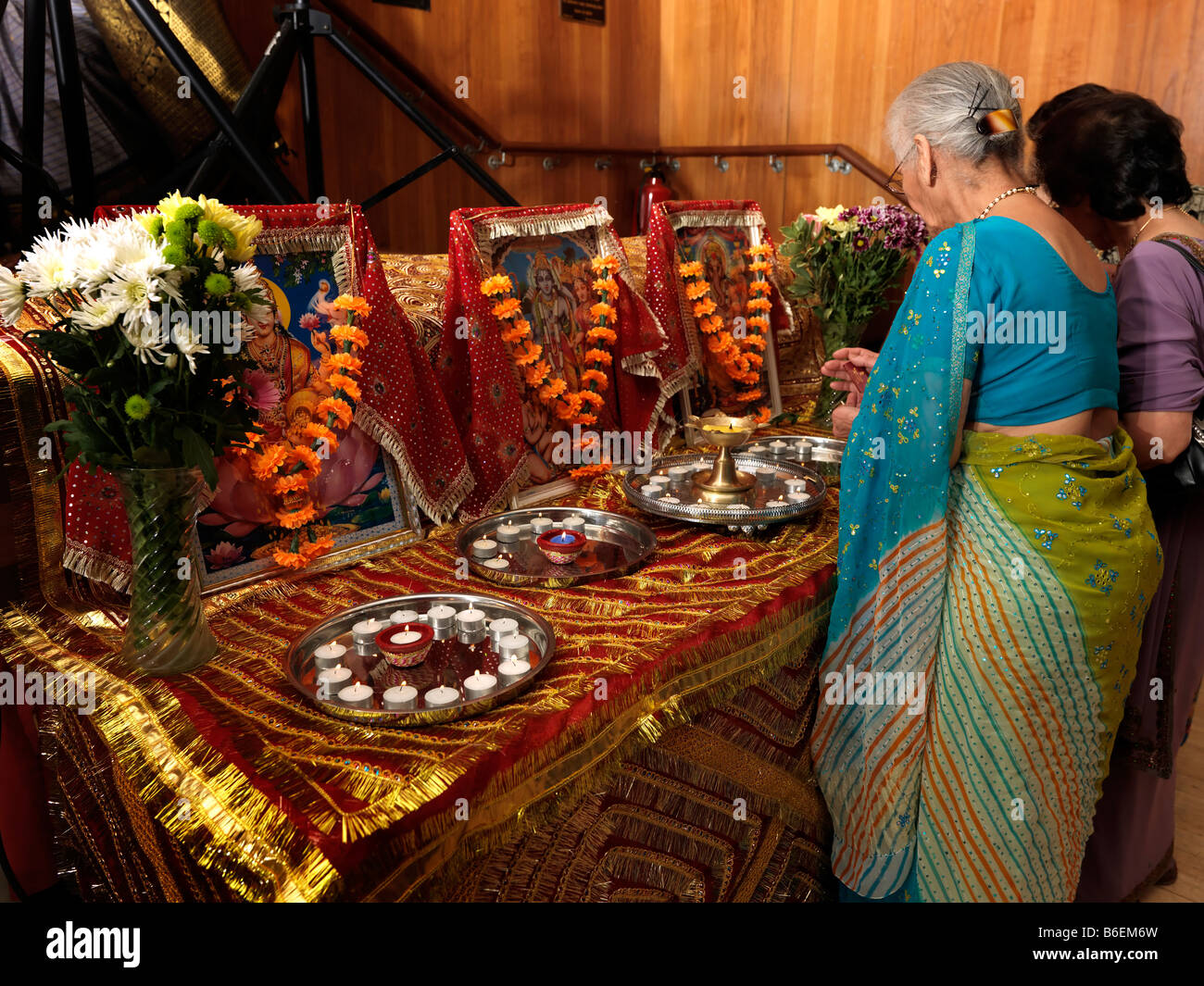 Arti cerimonia al Diwali celebrazioni di Wandsworth Town Hall Foto Stock