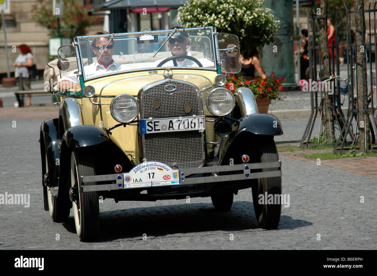 Vintage Ford cabrio, vintage auto da rally 2000 Km attraverso la Germania, Schwaebisch Gmuend, Baden-Wuerttemberg, Germania, Europa Foto Stock