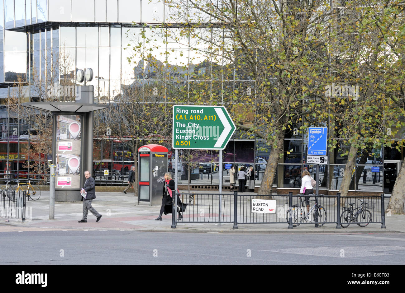 Street sceen Euston Road Camden Londra Inghilterra REGNO UNITO Foto Stock