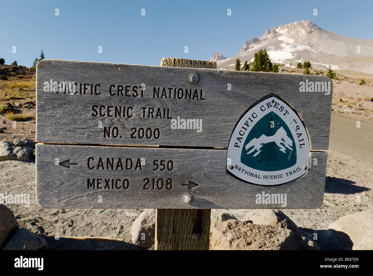 Indicazione della famosa Pacific Crest Trail, Monte Cofano, la cascata di gamma, intervallo di Oregon, Oregon, Stati Uniti d'America Foto Stock