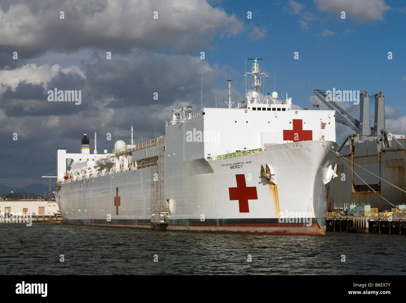 US Naval Nave ospedale misericordia presso la stazione navale a livello nazionale città San Diego California USA Foto Stock