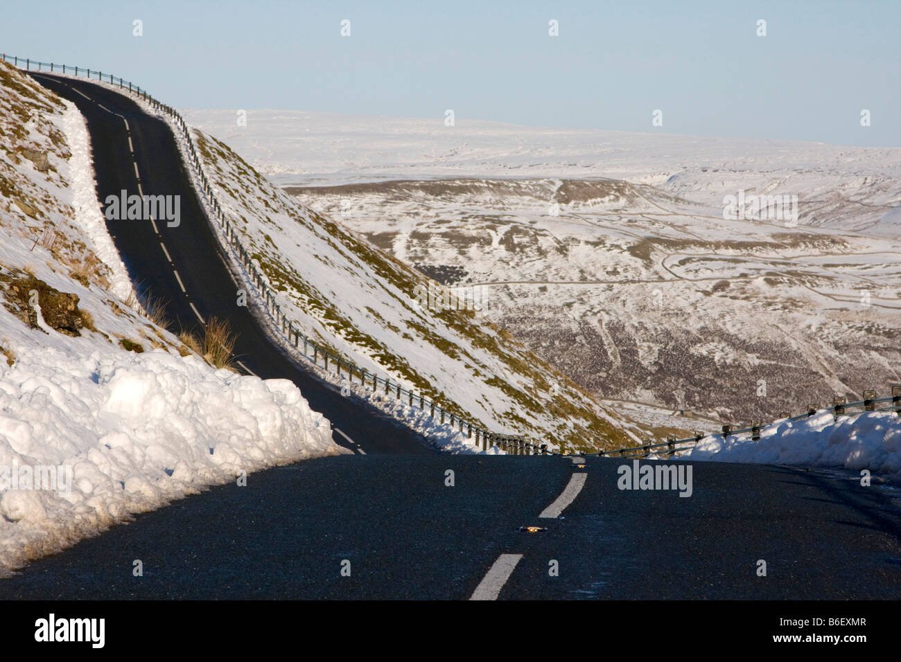 Buttertubs pass neve invernale Yorkshire Dales National Park England Regno unito Gb Foto Stock
