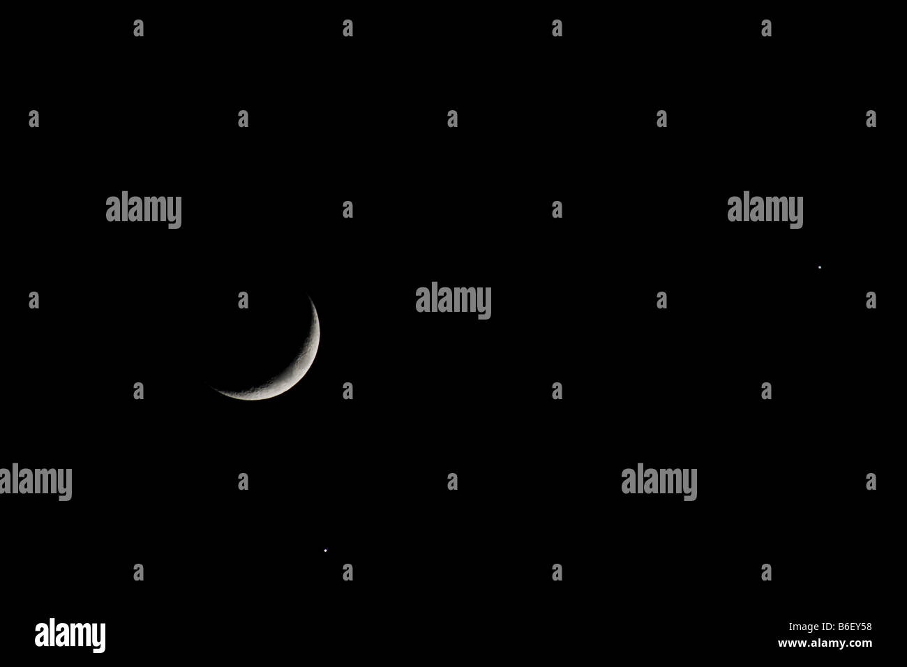 1 Dic 2008 un raro insieme planetario di Venere e Giove che appare vicino alla luna come visto dal Lisbn Portogallo Foto Stock