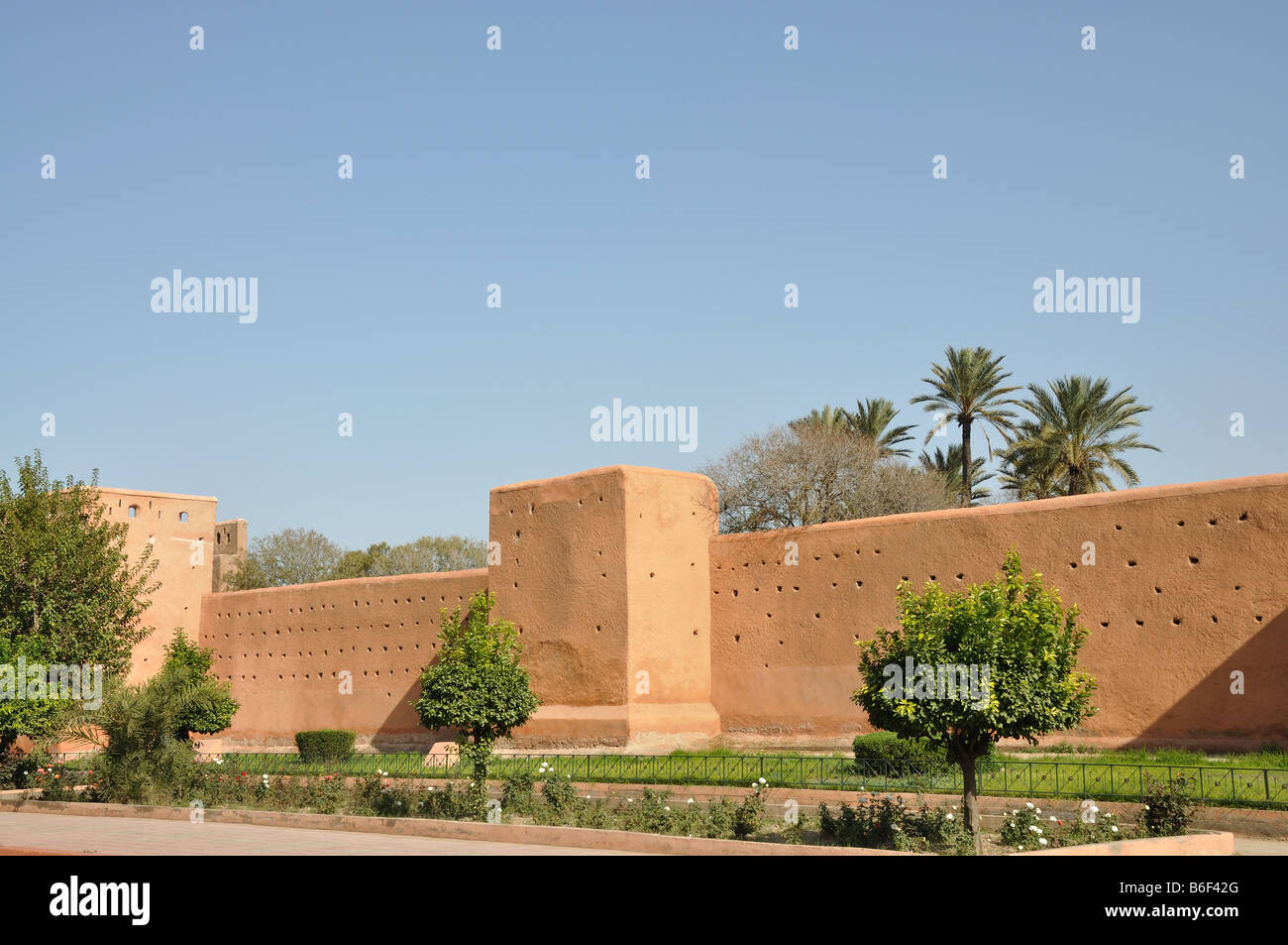 Mura antiche della città di Marrakech, Marocco Foto Stock
