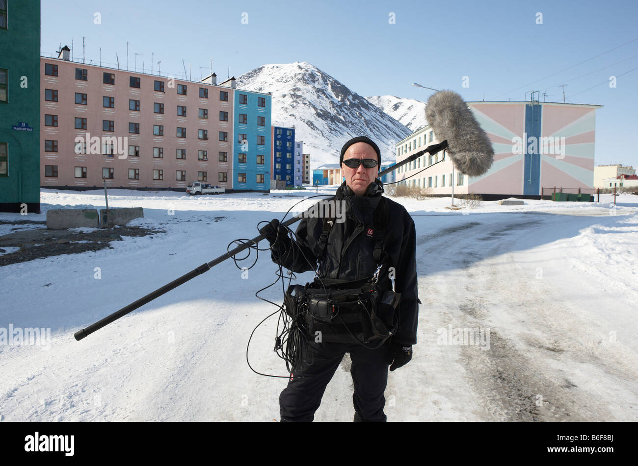 Ingegnere del suono per film in Chukotka, Siberia, Russia Foto Stock