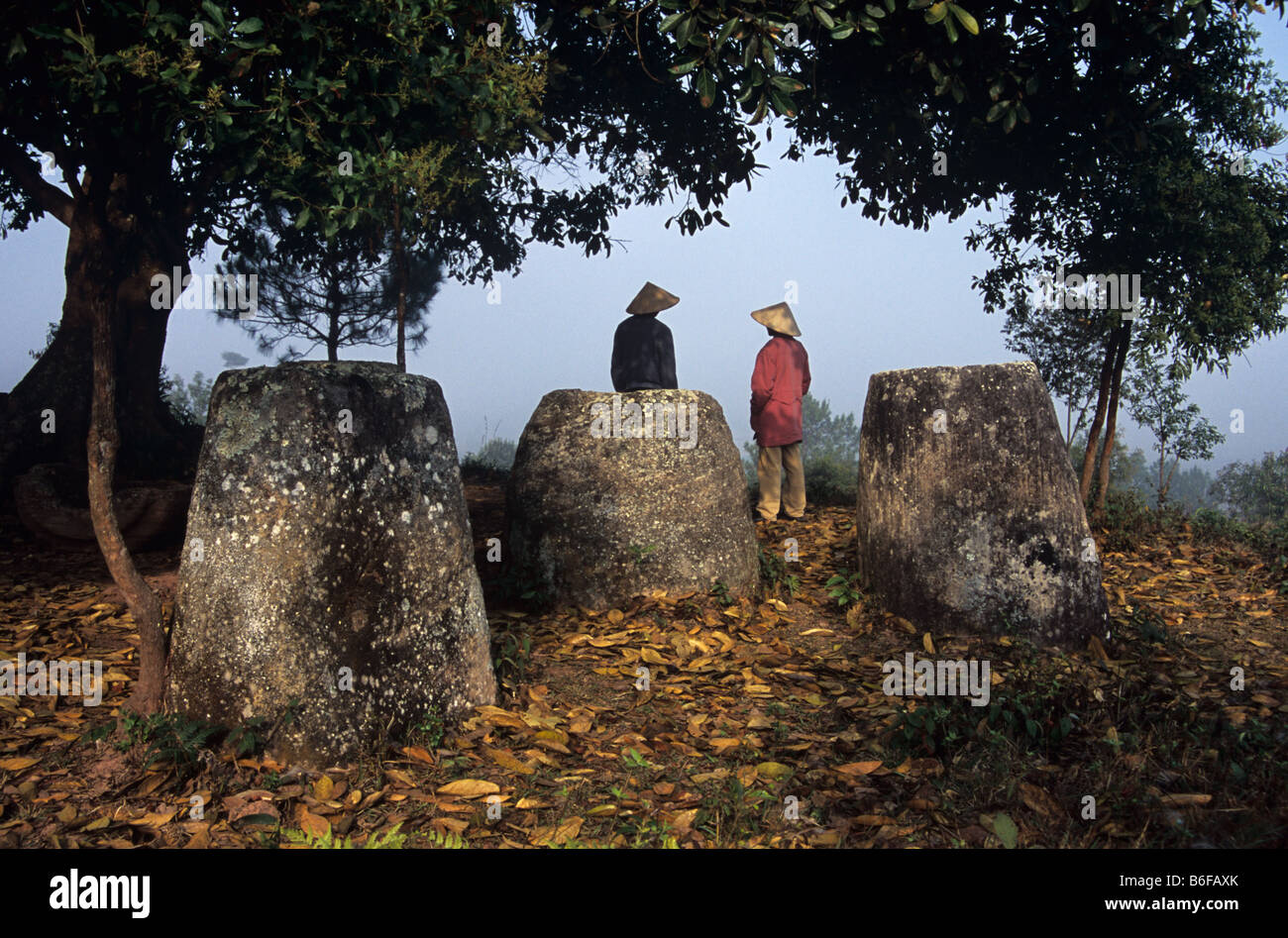 Gigante di pietra vasi sulla pianura di vasi (sito 2), Phonsavan, Xieng Khuang Provincia, Laos Foto Stock