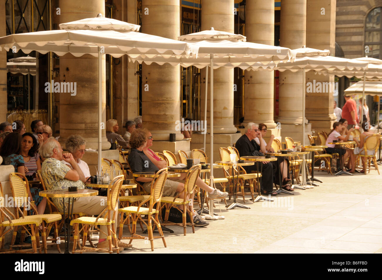 Street Cafe a Parigi, in Francia, in Europa Foto Stock