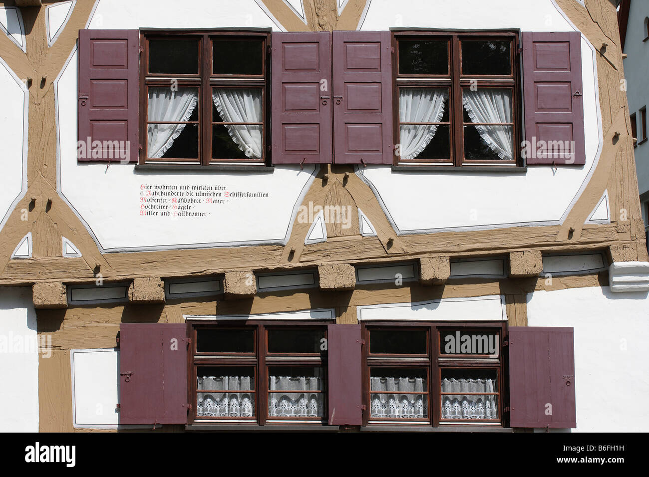 Architettura della casa della corporazione in Fischerviertel o Fisherman's trimestre, Ulm, Baden-Wuerttemberg, Germania, Europa Foto Stock