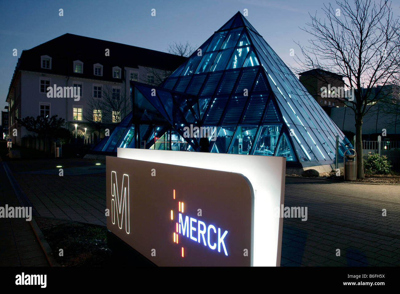 La sede aziendale di Merck KGaA, Darmstadt, Hessen, Germania, Europa Foto Stock