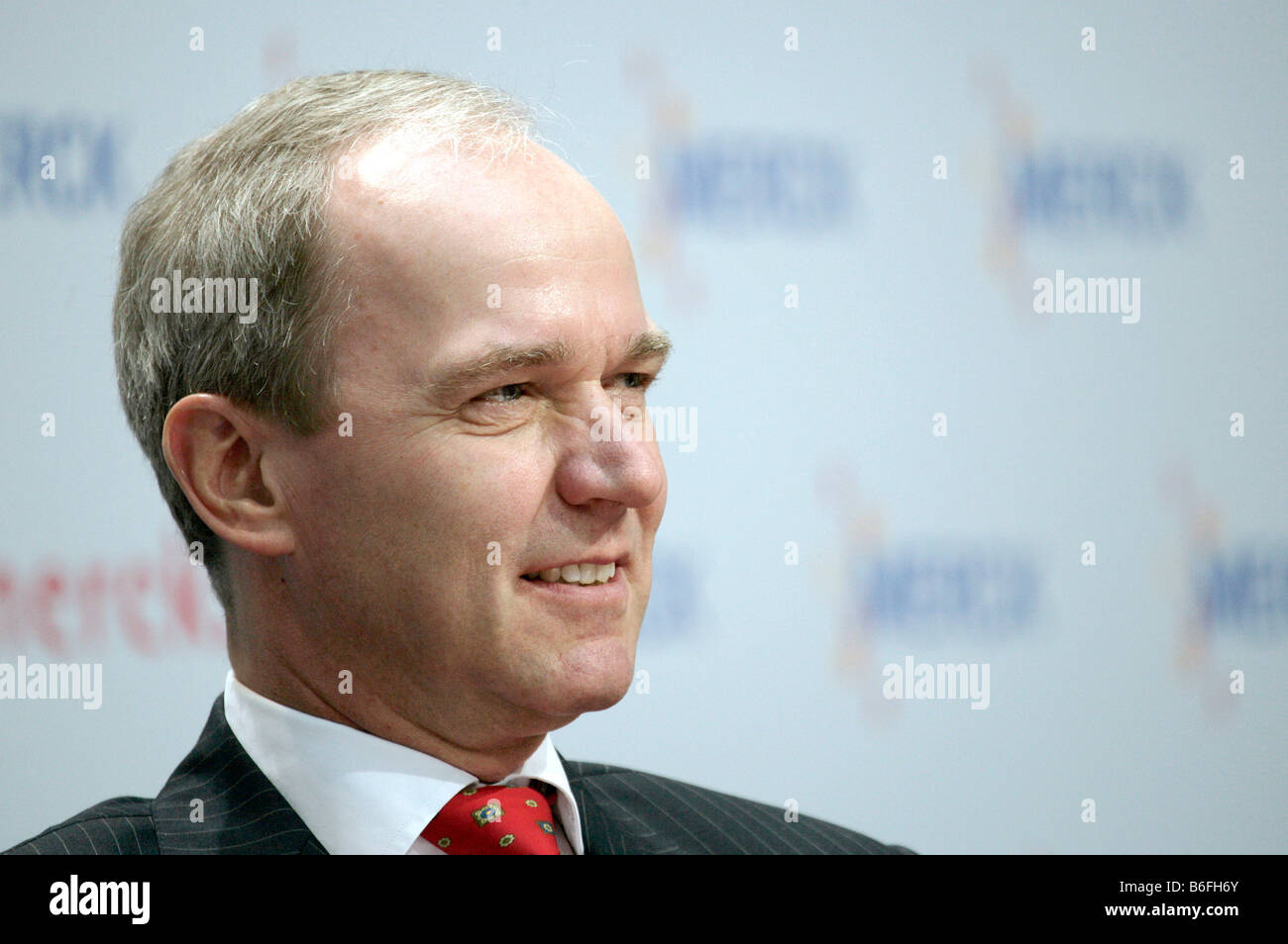 Karl-Ludwig Kley, presidente del comitato esecutivo di Merck KGaA, durante una relazione finanziaria conferenza stampa, 18.02.08, Darmstad Foto Stock