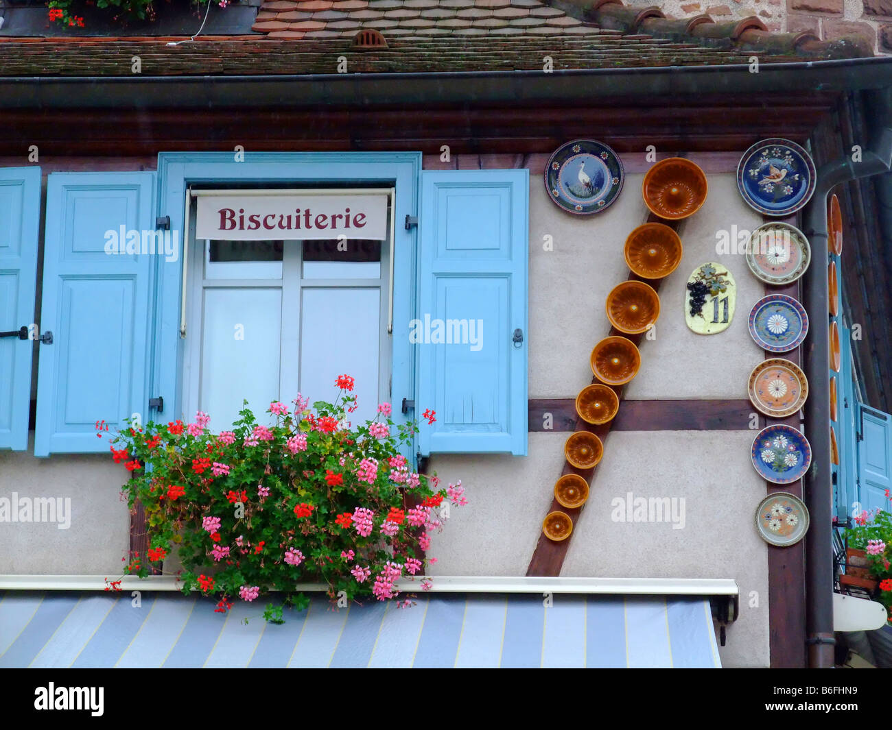 I cookie shop facciata con tortiere - Francia Foto Stock