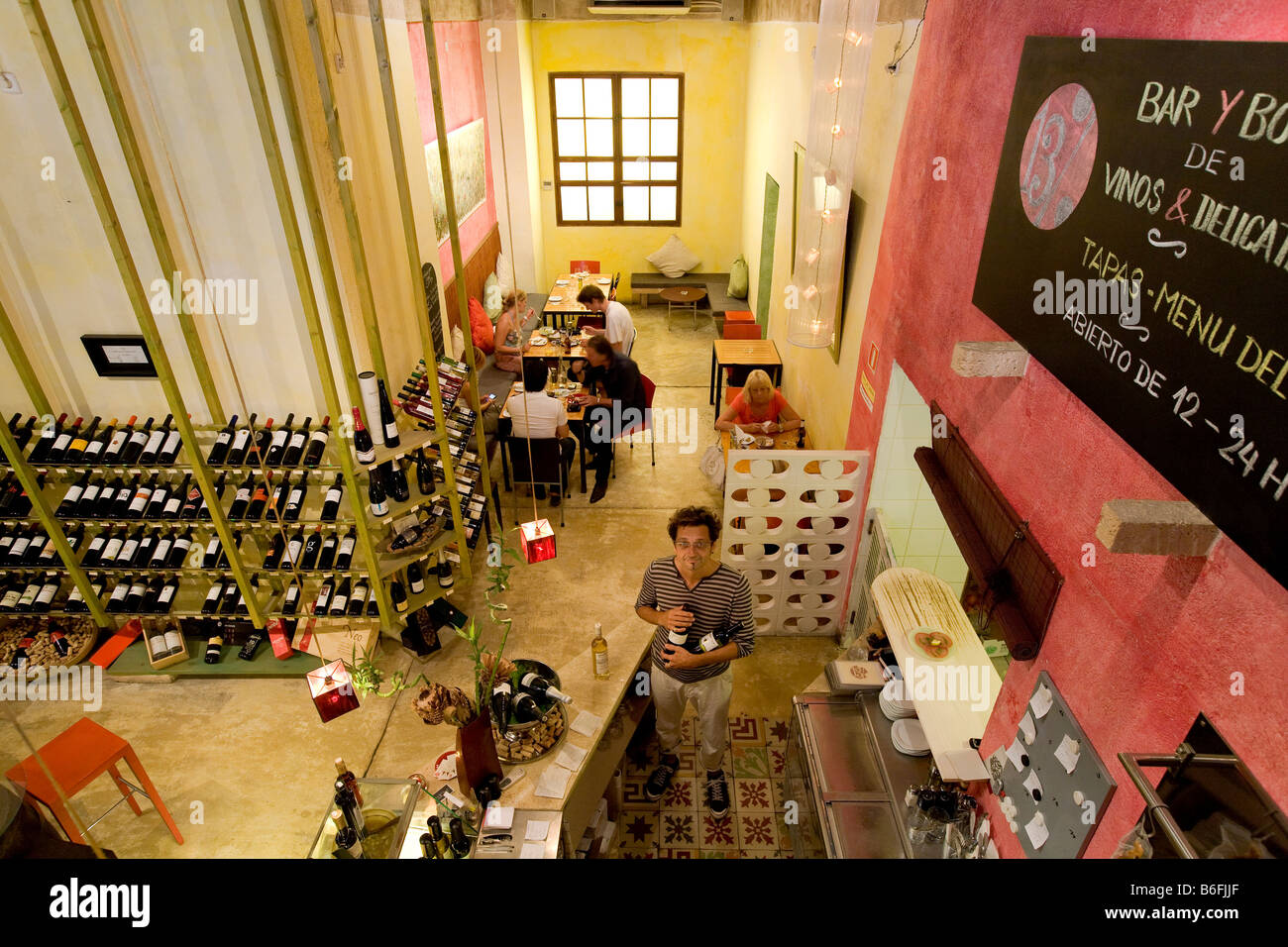 Wine bar 13%, proprietario Miguel Bolik, Palma de Mallorca, Maiorca, isole Baleari, Spagna, Europa Foto Stock