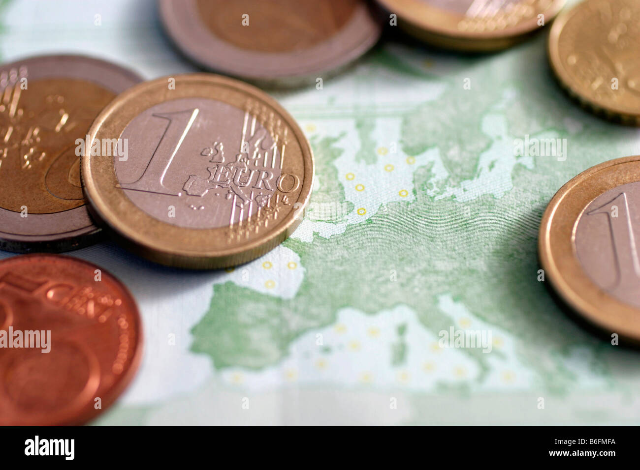 Euro-banconote e monete Foto Stock