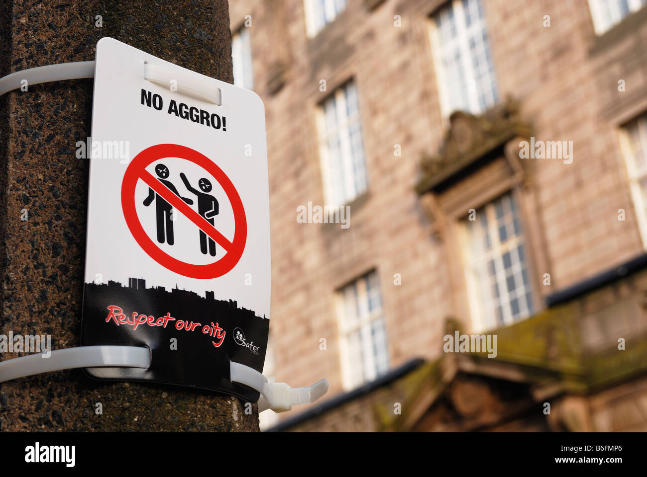 Cartelli posti intorno a Preston dal consiglio della città di trattare con il comportamento antisociale nella città. Foto Stock