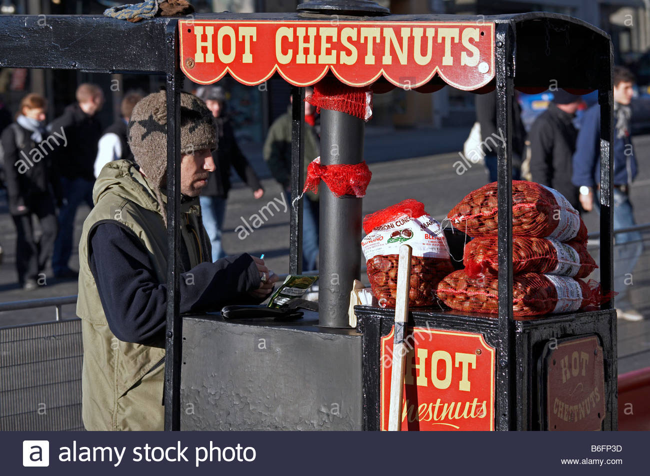 Hot venditore di castagne, Edimburgo in Scozia Foto Stock