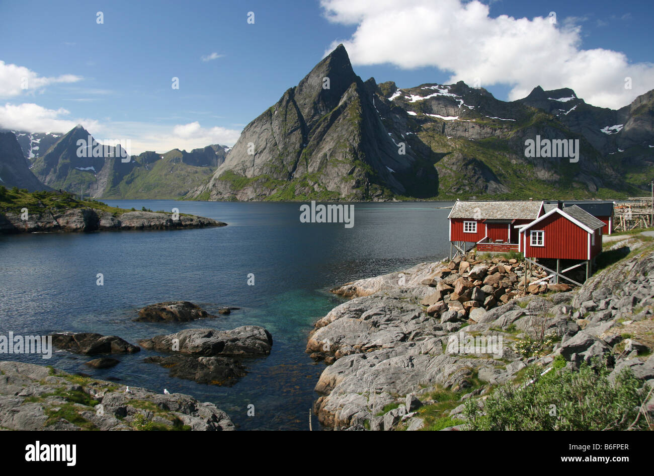Casa in legno, Hamnoy, Lofoten, Norvegia, Scandinavia, Europa Foto Stock