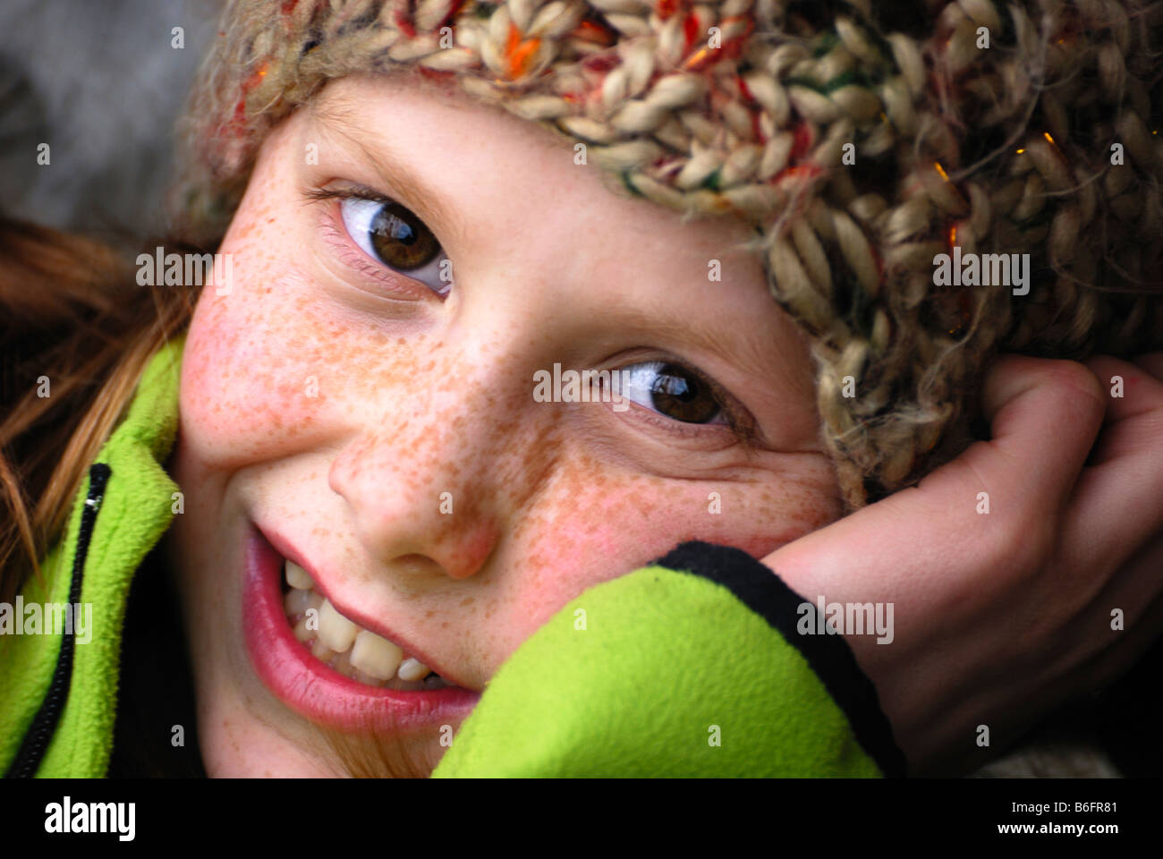 Giovane ragazza sorridente, Emmendingen, Baden-Wuerttemberg, Germania Foto Stock