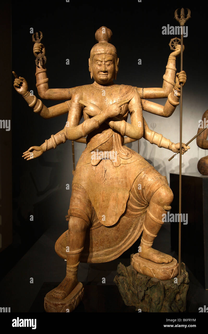 Giappone Tokyo Ueno Museo Nazionale temple guardian statua Foto Stock