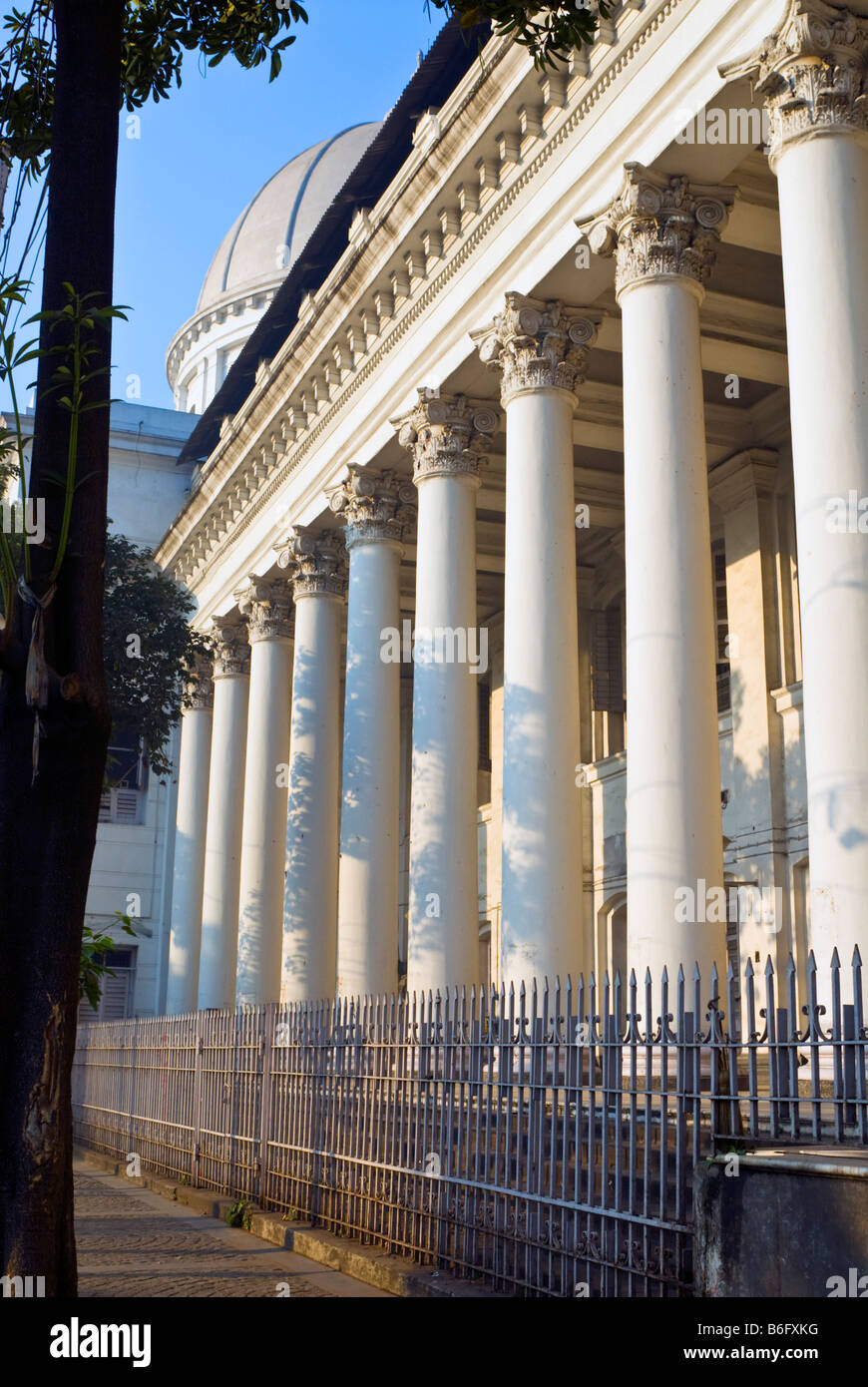 Colonnato al GPO, l'Ufficio Generale delle Poste, Dalhousie Square (BBD Bagh), Calcutta, India Foto Stock