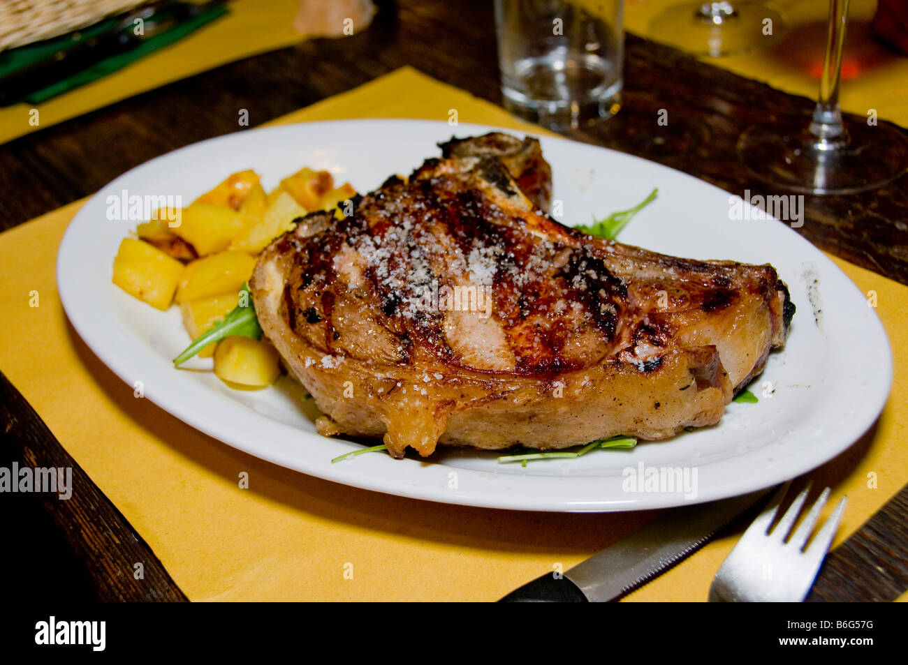 Bistecca alla fiorentina. Cotta alla brace bistecca con l'osso Foto stock -  Alamy