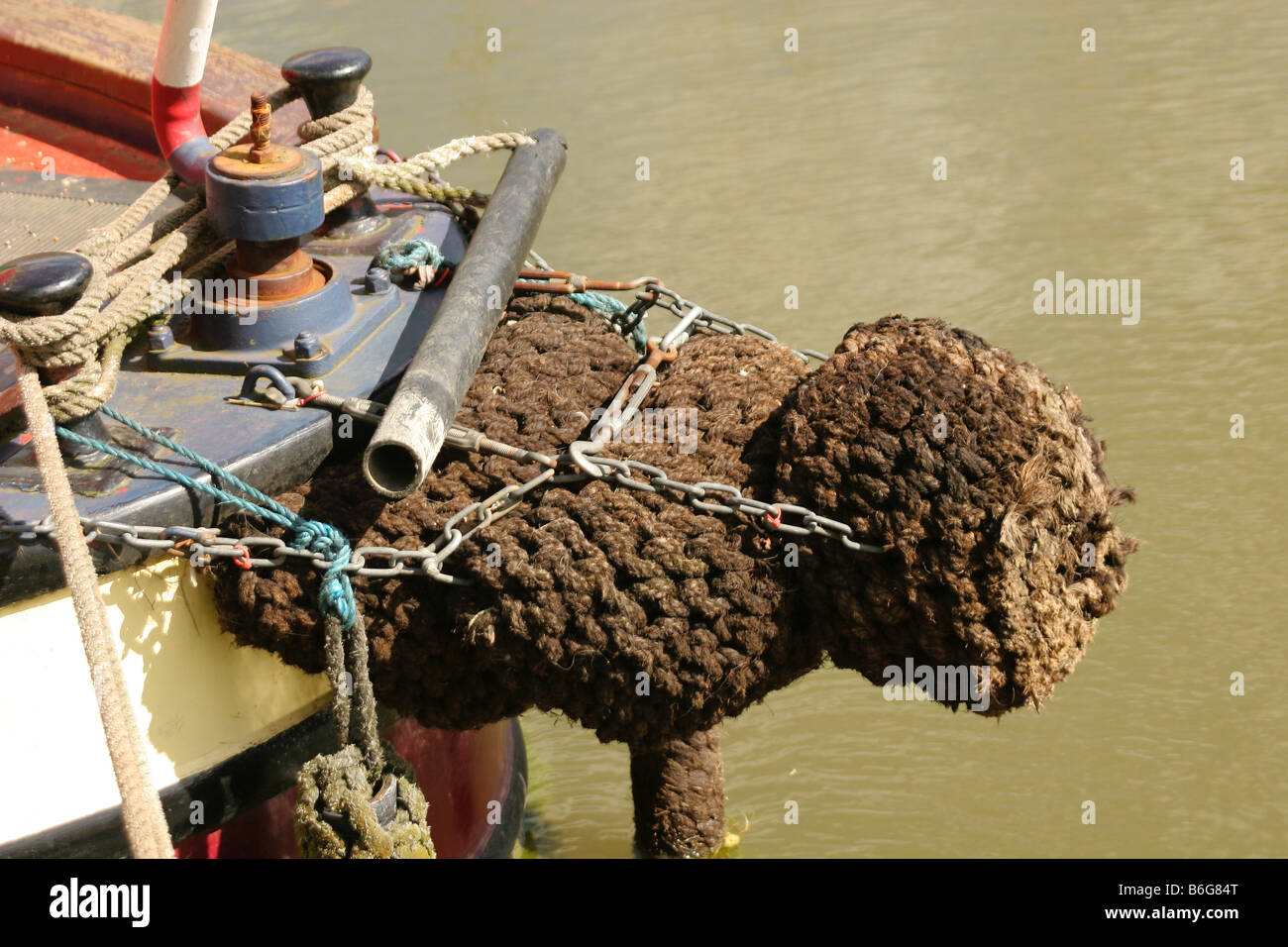 Paraurti anteriore di un battello del canale Foto Stock