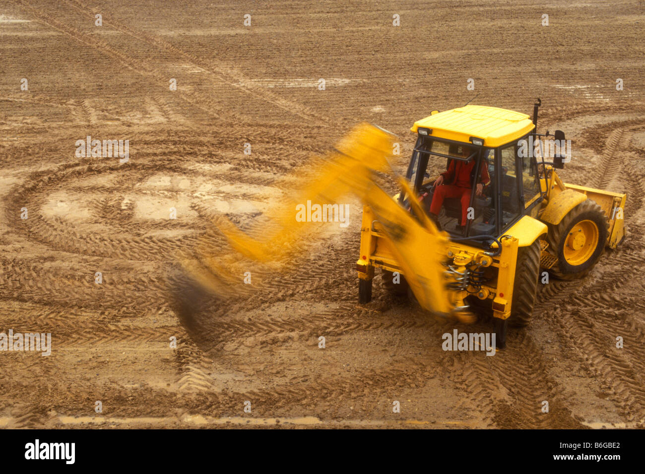 JCB digger di iniziare a lavorare sul sito di costruzione Foto Stock