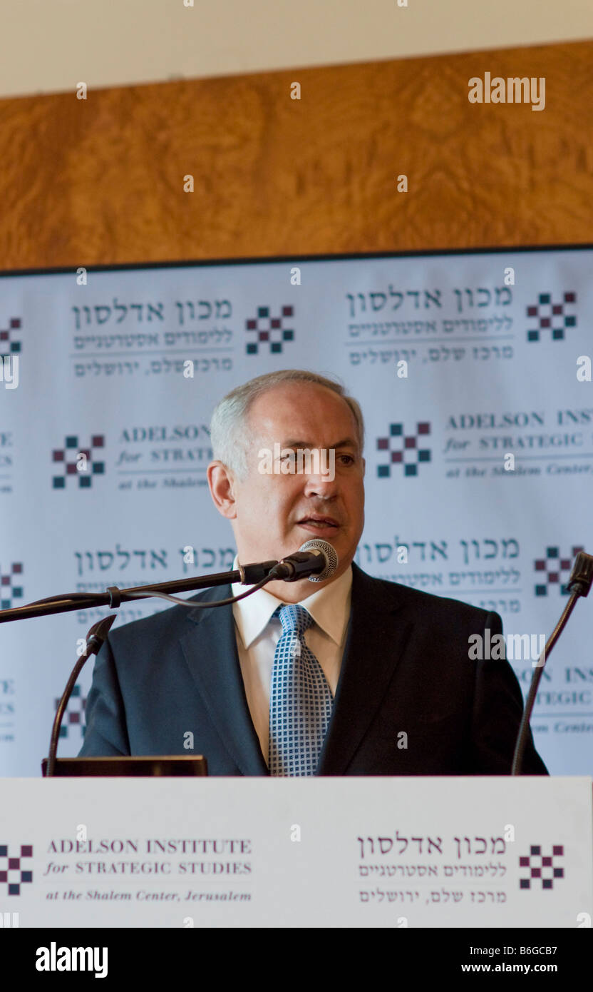 PM israeliano Binyamin Netanyahu parla in Adelson Istituto di dicembre 2008 Counter-Insurgency Conferenza. Foto Stock