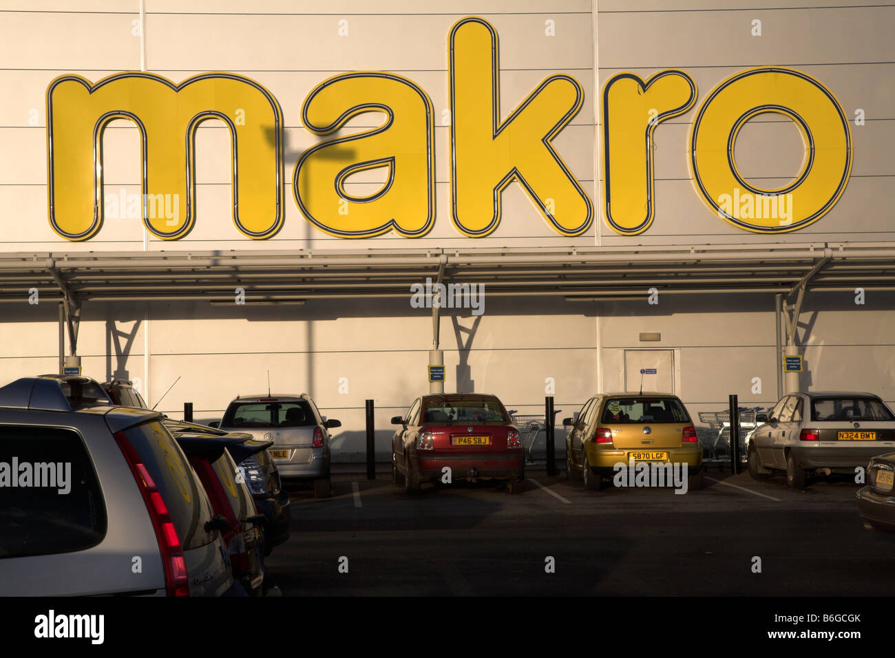 Makro shop edificio e parcheggio auto Ipswich Suffolk in Inghilterra Foto Stock