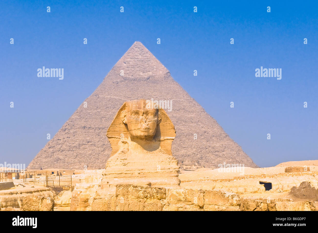 La sfinge e piramidi a Giza Cairo Foto Stock