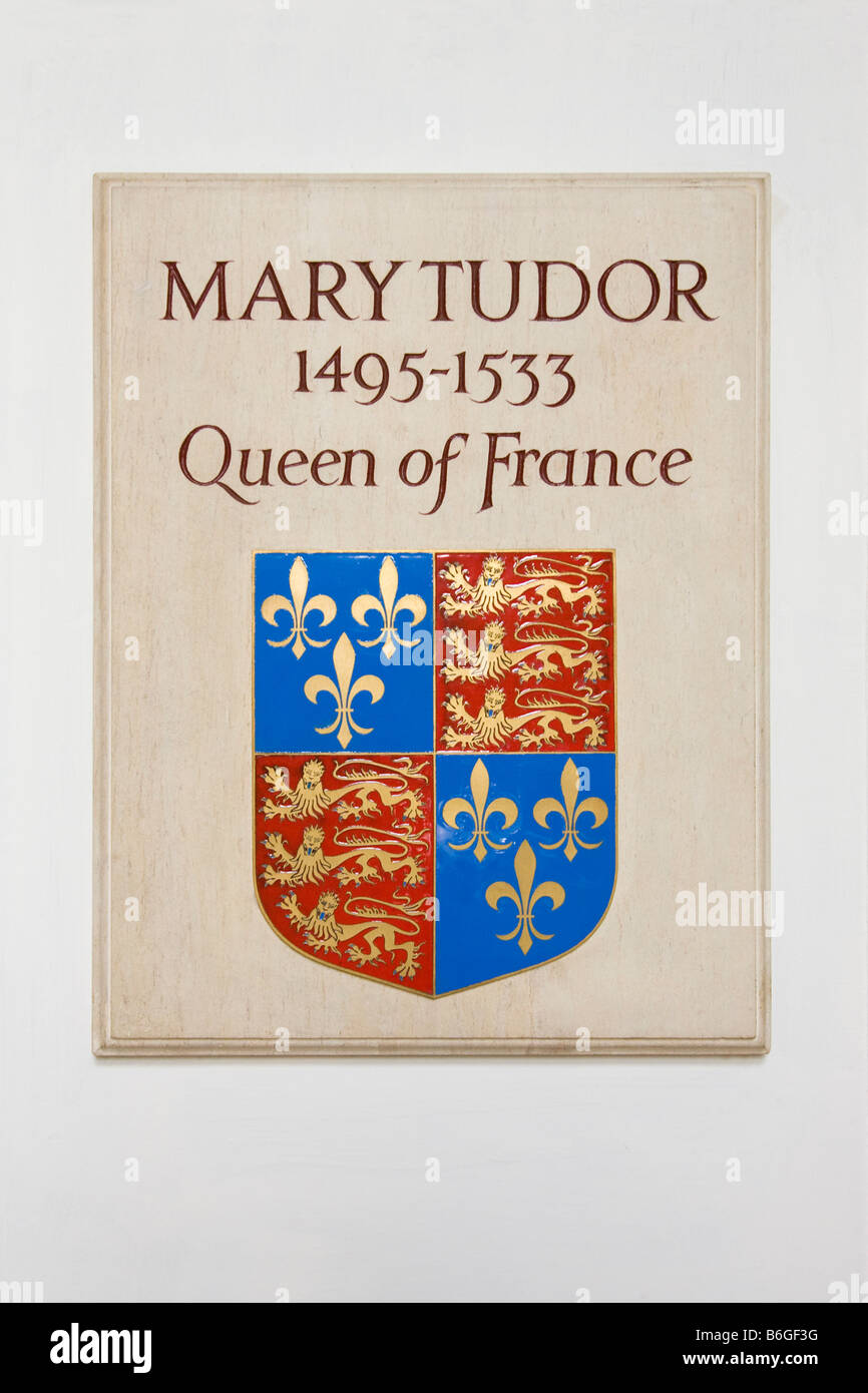 Lapide in memoria di Maria Tudor all'interno di St Marys Chiesa a Bury St Edmunds, Suffolk, Regno Unito Foto Stock