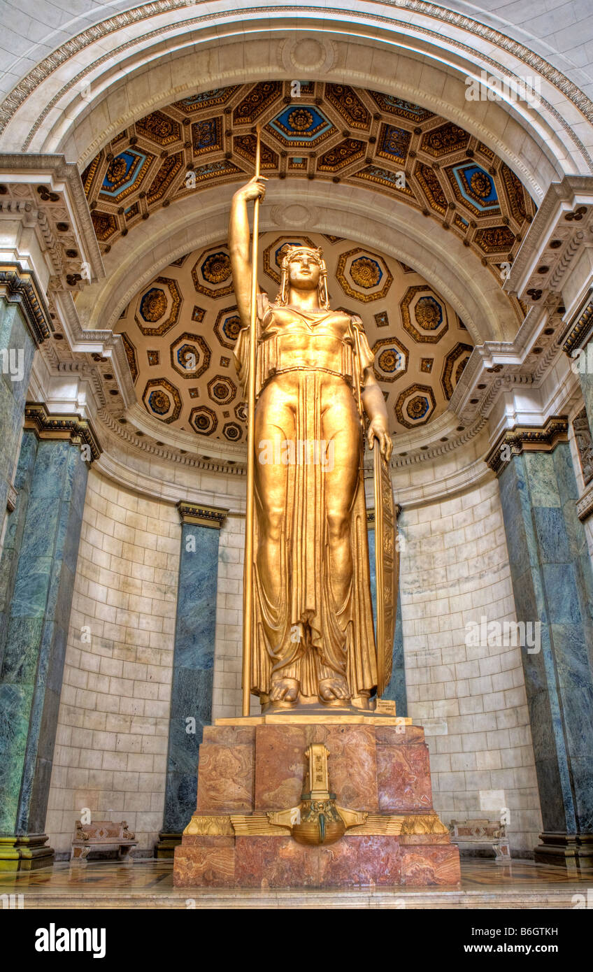 Statua della Repubblica Capitolio Capitol Building Havana Cuba terza statua più alto del mondo a piedi 17m 56ft Foto Stock