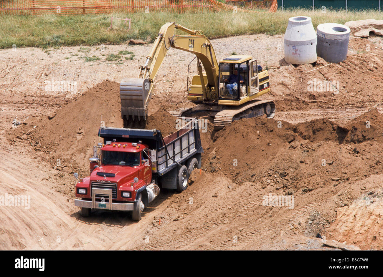 Costruzione, attrezzatura per movimento terra e lavoratori, bonifica, Atlanta, Foto Stock