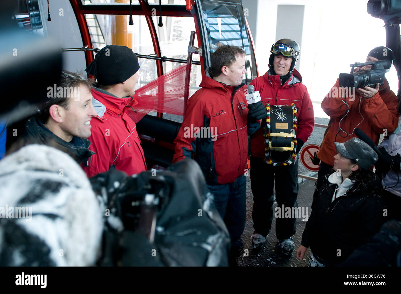 Cerimonia ufficiale di apertura della Whistler's da picco a picco in Gondola, 12 Dicembre 2008 Foto Stock