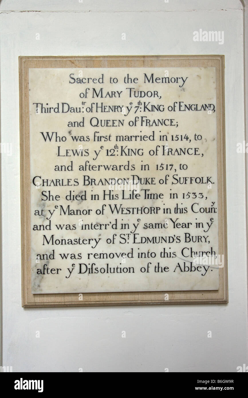 Lapide in memoria di Maria Tudor all'interno di St Marys Chiesa a Bury St Edmunds, Suffolk, Regno Unito Foto Stock